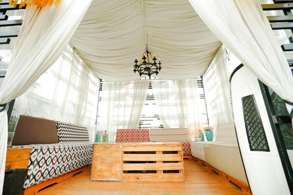 Deli Hotel ميدان المظهر الخارجي الصورة